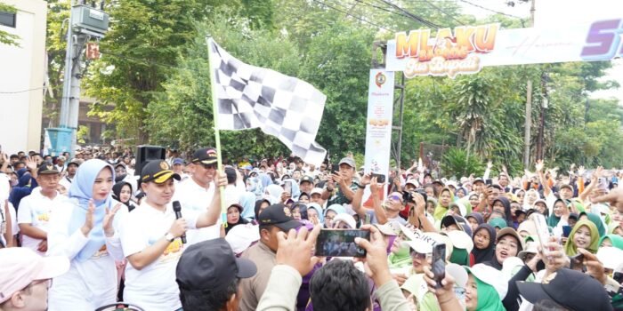 IMG-20251026-WA0267 Peringati Hari Sumpah Pemuda, Pemkab Mojokerto Gelar "Mlaku Bareng" Bupati Dan Forkopimda
