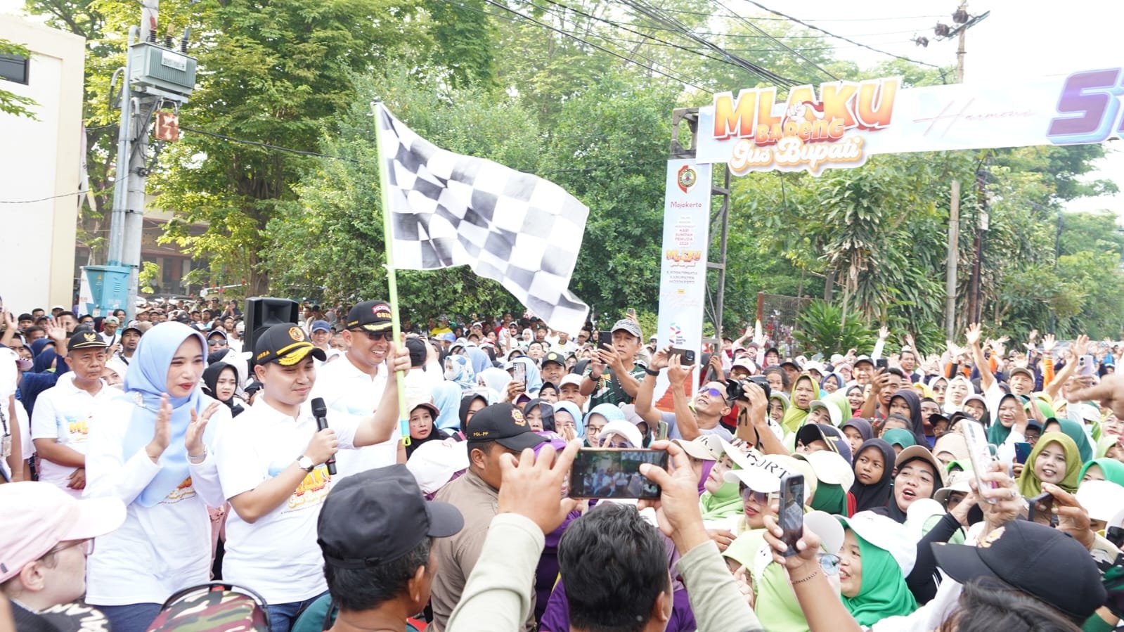 IMG-20251026-WA0267 Peringati Hari Sumpah Pemuda, Pemkab Mojokerto Gelar "Mlaku Bareng" Bupati Dan Forkopimda