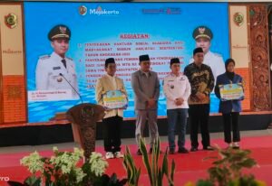 Bupati Mojokerto Salurkan Beasiswa Dan Penghargaan MTQ, Dorong Generasi Muda Terus Berprestasi