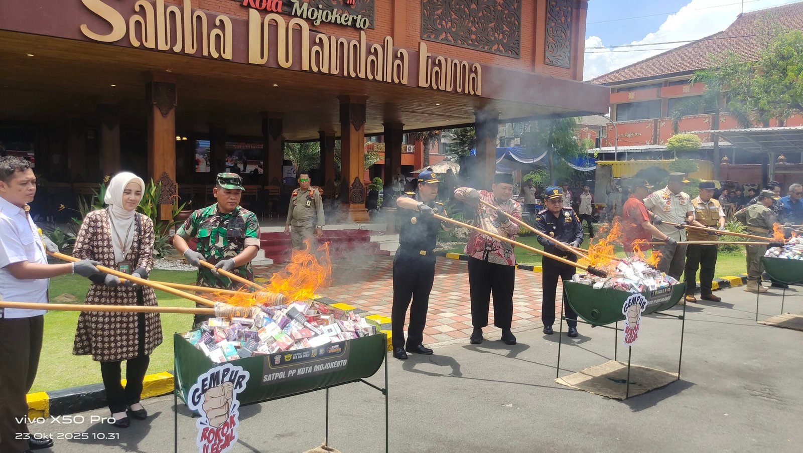 Pemkot Mojokerto & Bea Cukai Sidoarjo Musnahkan Hampir 5 Juta Rokok Senilai 7,3 M