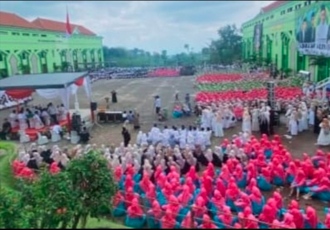 Ponpes Amanatul Ummah Hadirkan Ribuan Kyai & Santri Dalam Peringati Hari Santri