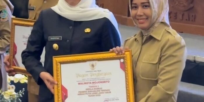 Berhasil Bangun Keamanan Lingkungan, Ning Ita Raih Penghargaan Pembina Siskamling Terbaik V Jatim 2025