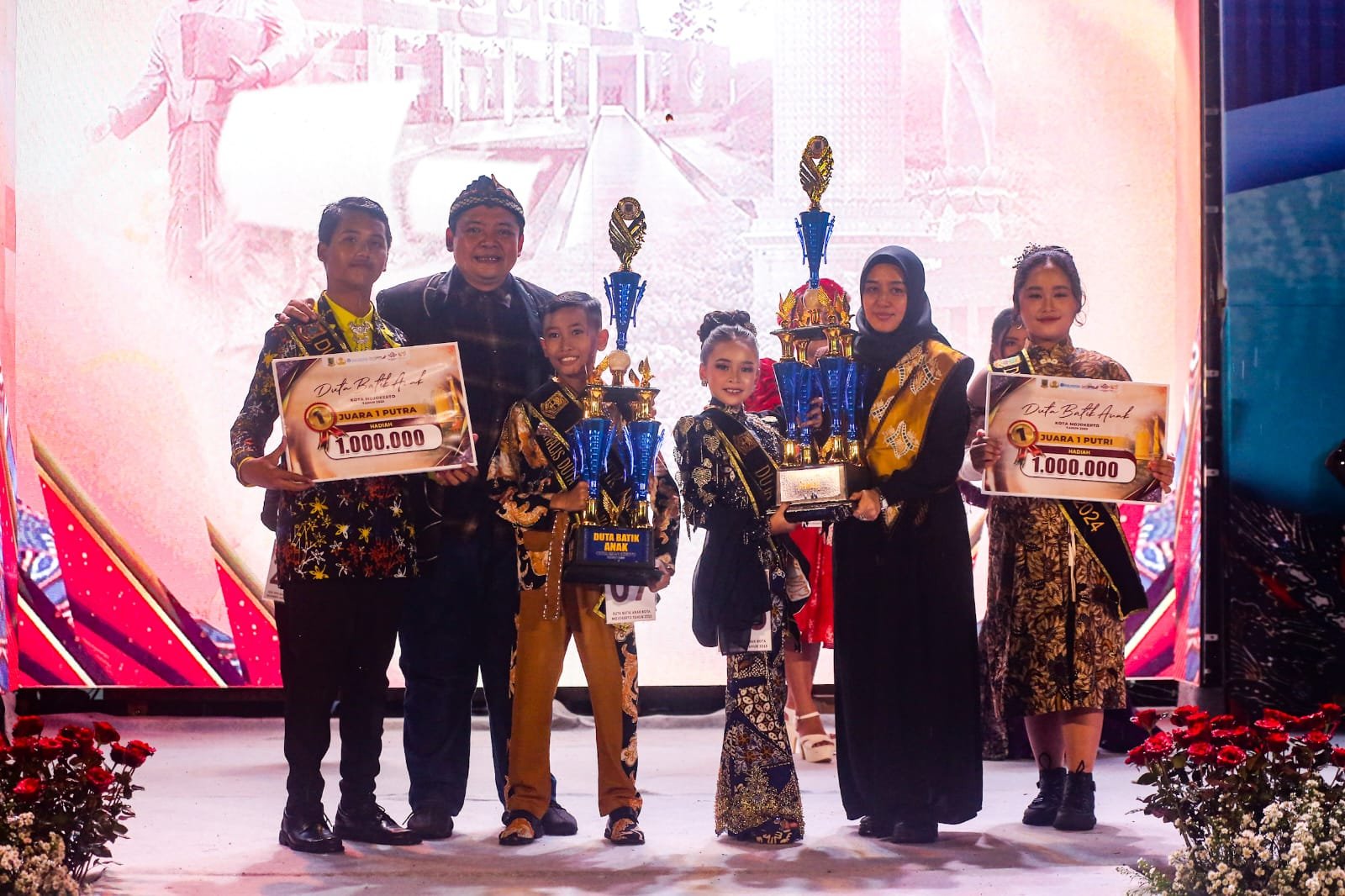 Grand Final Duta Batik dan Duta Koperasi Meriahkan Mojo Festival 2025