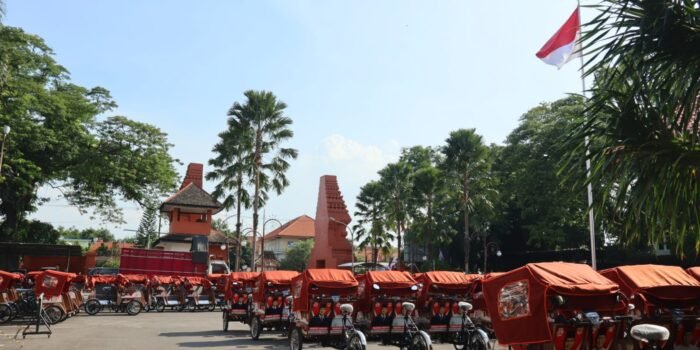 100 Tukang Becak Kabupaten Mojokerto Terima Becak Listrik Dari Presiden Prabowo