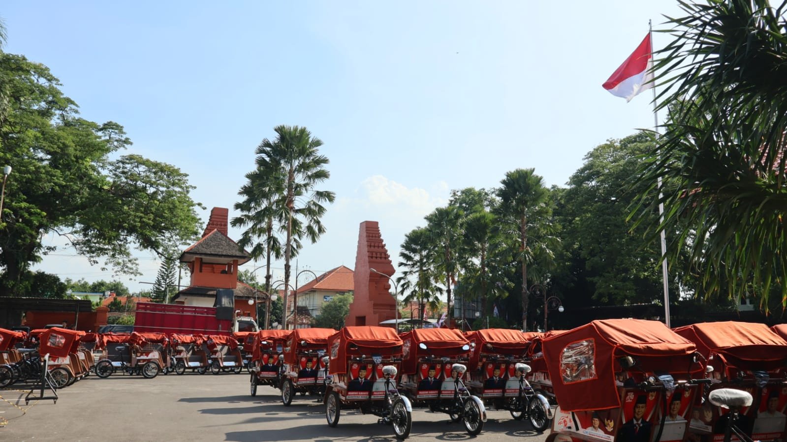 100 Tukang Becak Kabupaten Mojokerto Terima Becak Listrik Dari Presiden Prabowo