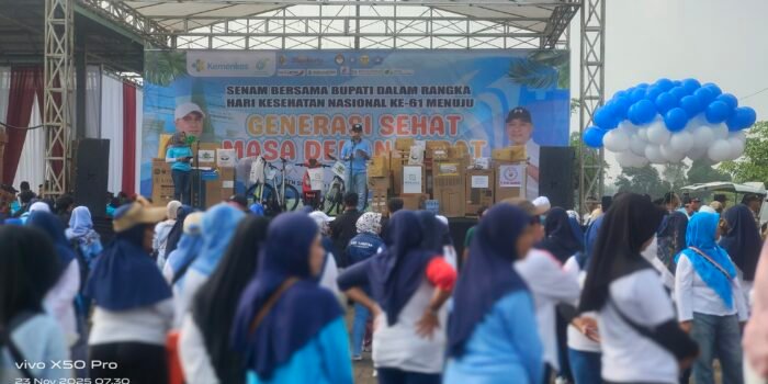 Dinkes Kabupaten Mojokerto Peringati HKN ke-61 dengan Senam Massal dan Layanan Kesehatan Lengkap di RTH Sidorejo