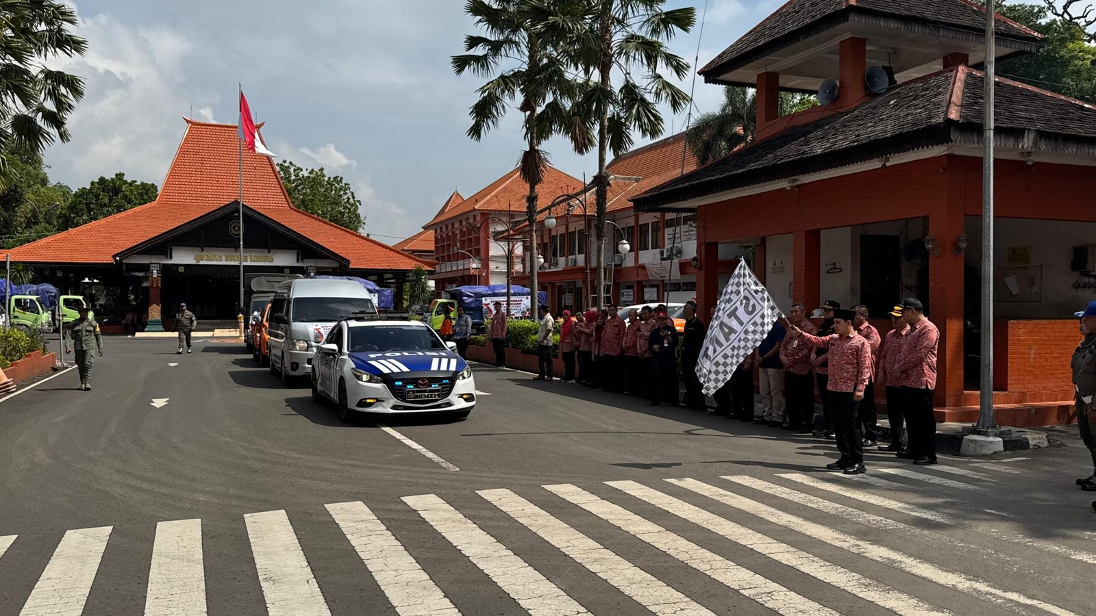Pemkab Mojokerto Kirim Bantuan Ribuan Ton Logistik Untuk Korban Bencana Di Sumatera
