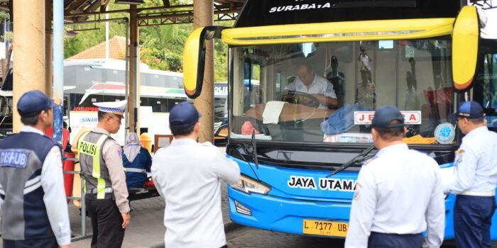Polres Gresik Gandeng Dishub Gelar Ramcheck Armada Bus Jelang Nataru