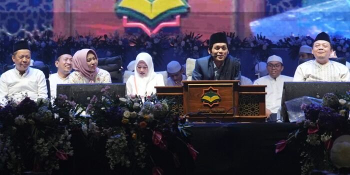 Warga Padati TBM Kota Mojokerto, Menggema Dzikir Akbar Akhir Bersama Gus Iqdam