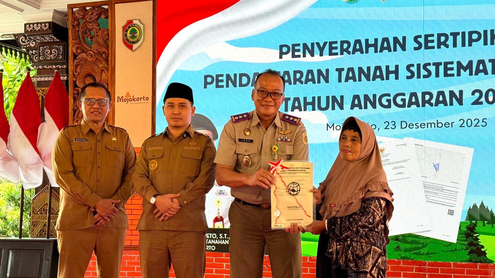 Pemkab Mojokerto Tegaskan Komitmen Perlindungan Hak Tanah, 8.100 Sertifikat PTSL Dibagikan