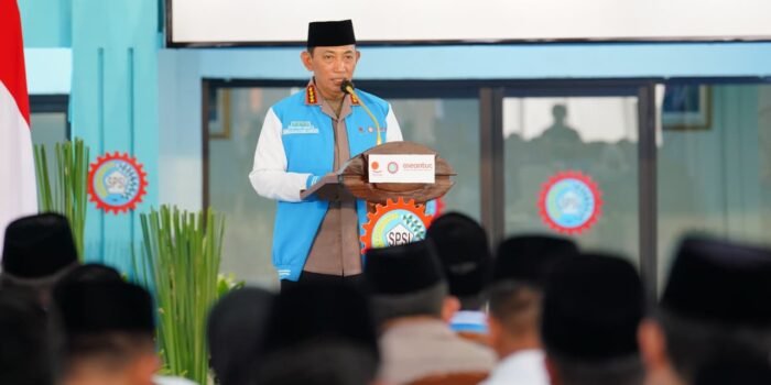 Kapolri di Hadapan Buruh: Satukan Tekad dan Barisan untuk Wujudkan Indonesia Emas 2045