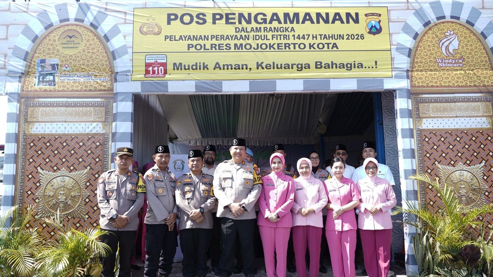 Berikan Dukungan dan Motivasi, Kapolres dan Ketua Bhayangkari Mojokerto Kota Kunjungi Pos Pelayanan Mudik Lebaran