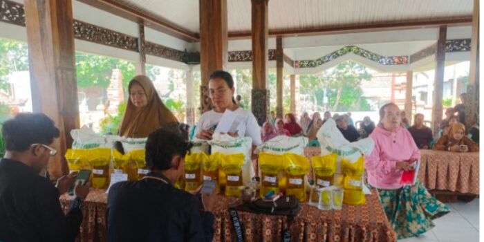 156 Ribu Lebih Warga Mojokerto Terjangkau Bantuan Pangan, BULOG Pastikan Program Pemerintah Berjalan Tepat Sasaran