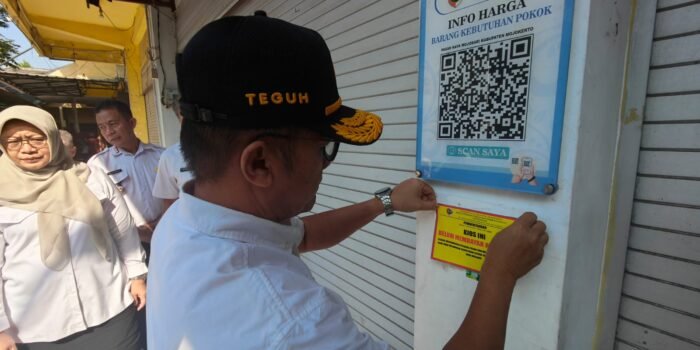 Tunggakan Retribusi Kios Capai Rp961 Juta, Pemkab Mojokerto Pasang Stiker Penertiban