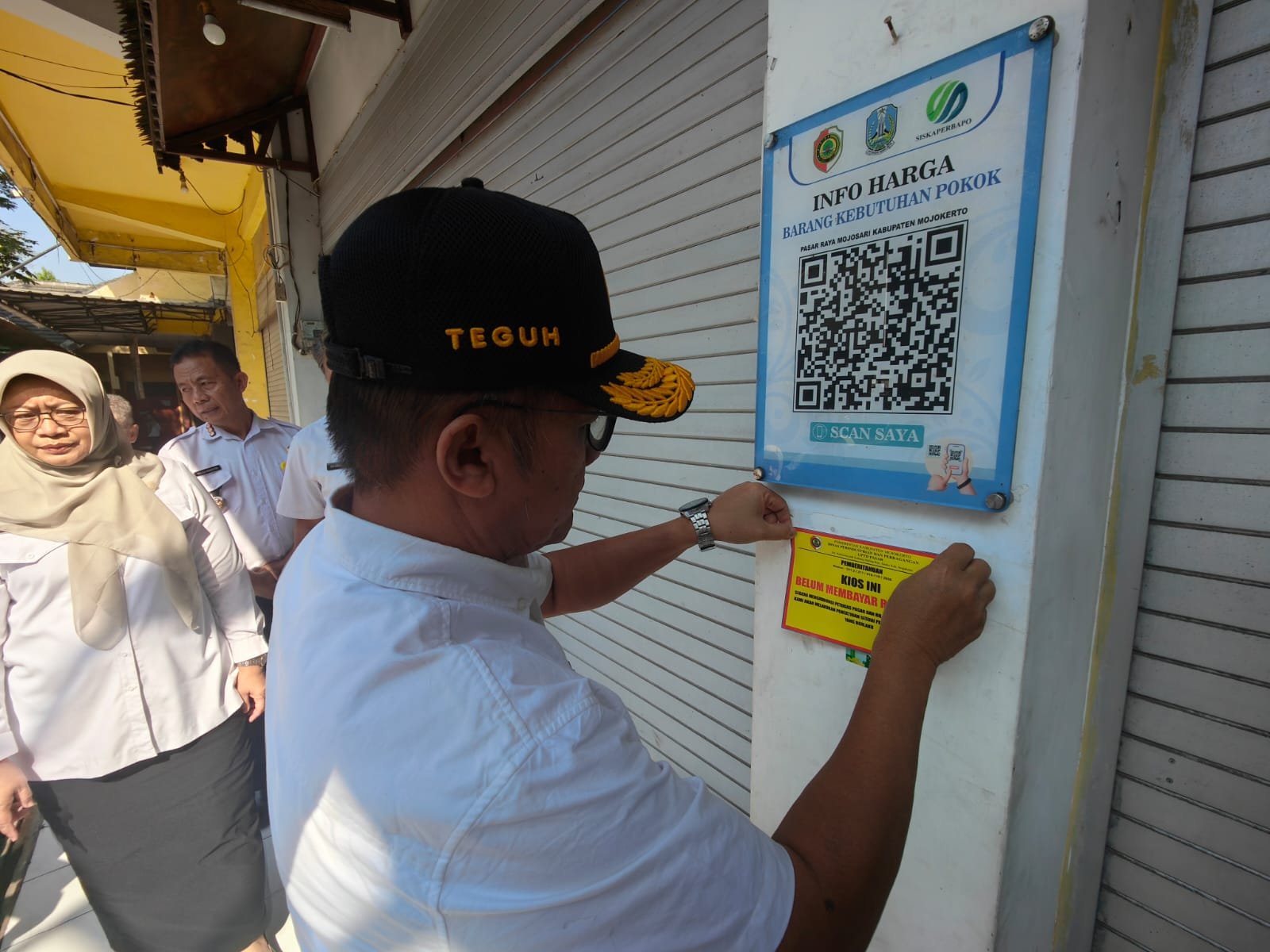 Tunggakan Retribusi Kios Capai Rp961 Juta, Pemkab Mojokerto Pasang Stiker Penertiban