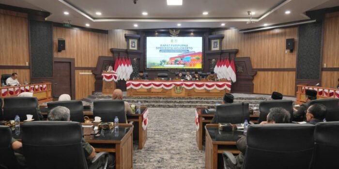 Wali Kota Mojokerto Ajukan Rancangan Perubahan APBD 2026 di Rapat Paripurna