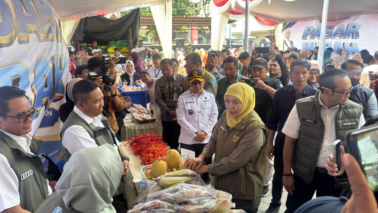 Pasar Murah Pemprov Jatim Sasar Desa Lengkong Mojoanyar, Warga Dapat Sembako di Bawah Harga Pasar