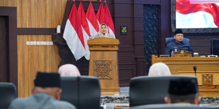 Ning Ita Sampaikan Nota Keuangan APBD 2027 Rp 931 Miliar dan Setujui 13 Raperda